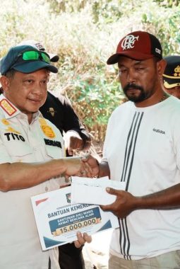 Mendagri Salurkan Tali Asih untuk Ahli Waris Korban Meninggal Akibat Gempa NTT